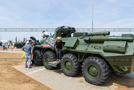 Волгоградская область, Средняя Ахтуба, Россия. Военная техника, плавающий бронетранспортёр БТР-82 в парке Патриот. (2021 год). Редакционное фото, фотограф Андрей Цыганков / Фотобанк Лори