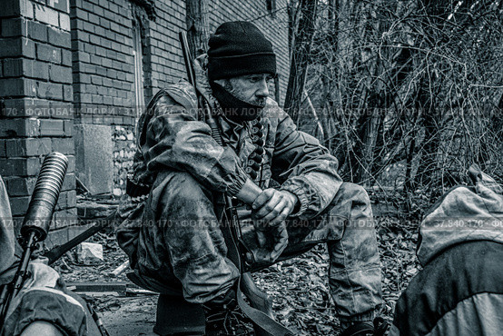 Вооружённые спецназовцы после боя. Войска специальных операций. (2021 год). Редакционное фото, фотограф Виталий Михайлюк / Фотобанк Лори