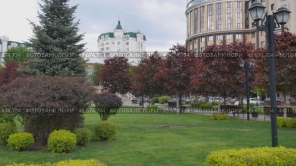 Voronezh, Russia, May 9, 2025: Beautiful landscape of Romanovsky Square and the hotel building in summer. Редакционное видео, видеограф Катерина Белякина / Фотобанк Лори