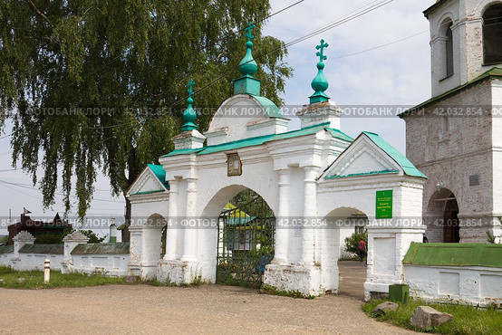 Ворота церкви Рождества Христова на Городище в Костроме (2014 год). Редакционное фото, фотограф Солодовникова Елена / Фотобанк Лори