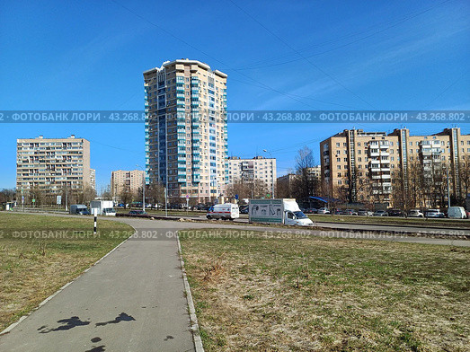 Восемнадцатиэтажный одноподъездный монолитный жилой дом, построен в 2008 году. Камчатская улица, 4, корпус 2. Район Гольяново. Москва (2024 год). Редакционное фото, фотограф lana1501 / Фотобанк Лори