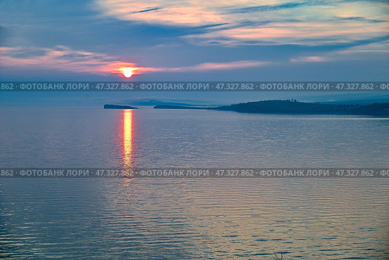 Восход солнца над Байкалом. Остров Ольхон. Стоковое фото, фотограф Александр Тараканов / Фотобанк Лори