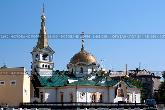 Вознесенский кафедральный собор на фоне голубого неба в г. Новосибирске. Стоковое фото, фотограф Игорь Боголюбов / Фотобанк Лори