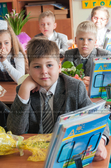 Второклассники  1 сентября на уроке (2012 год). Редакционное фото, фотограф Володина Ольга / Фотобанк Лори