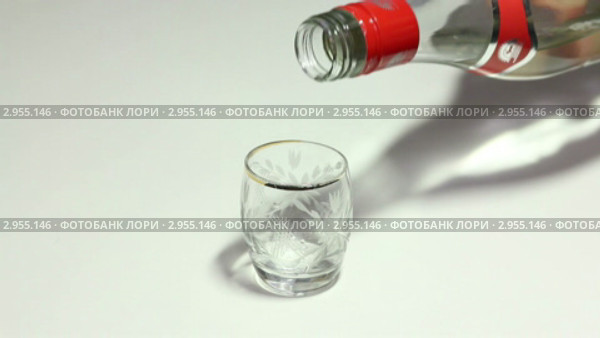 Выпьем водки! Редакционное видео, видеограф Ярослав Каминский / Фотобанк Лори