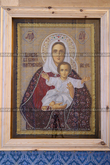 Вышитая икона Богородицы сестрами Шамординской обители (2004 год). Редакционное фото, фотограф Дмитрий Неумоин / Фотобанк Лори