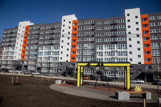 Высотные дома нового района с развитой инфраструктурой. Редакционное фото, фотограф Ольга Дубровская / Фотобанк Лори