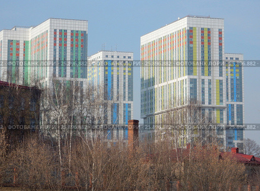 Высотный жилой комплекс «Богородский». Четыре монолитных здания повышенной комфортности (построен в 2012 году). Бульвар Маршала Рокоссовского, 6, корпуса 1а, 1б, 1в, 1г. Район Богородское. Москва (2017 год). Стоковое фото, фотограф lana1501 / Фотобанк Лори