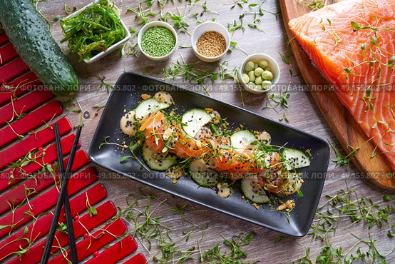 Wakame algae salad with salmon wasabi sesame and sprouts. Стоковое фото, агентство Ingram Publishing / Фотобанк Лори