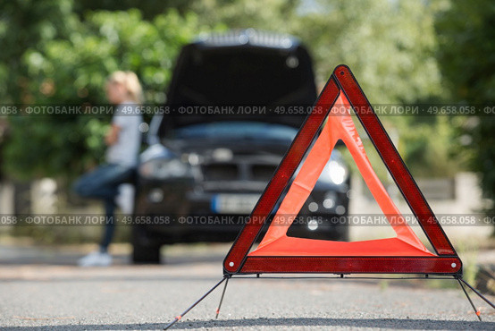 warning triangle behind his broken car. Стоковое фото, агентство Ingram Publishing / Фотобанк Лори