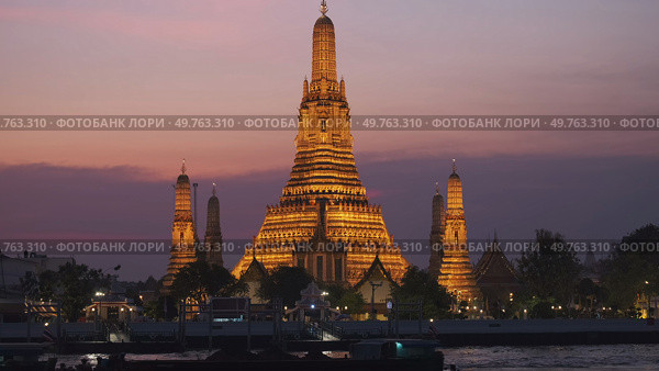 Wat Arun temple and Chao Phraya river in Bangkok. Стоковое фото, фотограф Михаил Коханчиков / Фотобанк Лори