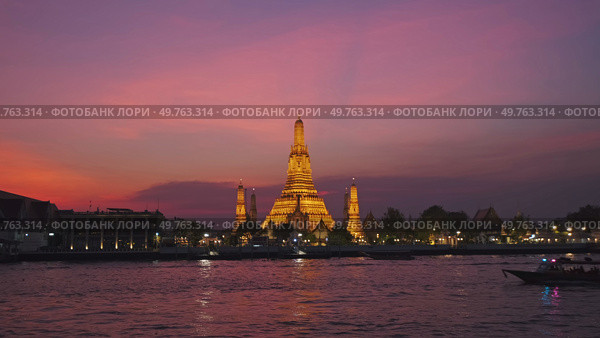 Wat Arun temple and Chao Phraya river in Bangkok. Стоковое фото, фотограф Михаил Коханчиков / Фотобанк Лори