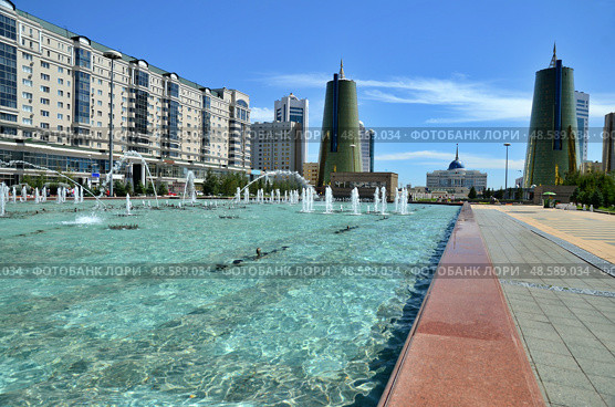 Water Green Boulevard in Astana. symbol of Kazakhstan (2011 год). Редакционное фото, фотограф Александр Карпенко / Фотобанк Лори
