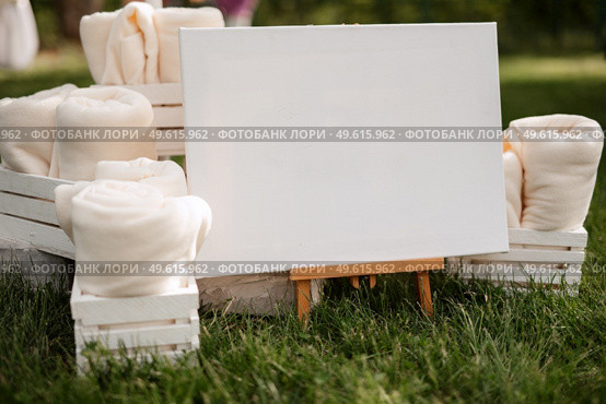 white plush blankets in wooden boxes for event invitees. Стоковое фото, агентство Ingram Publishing / Фотобанк Лори