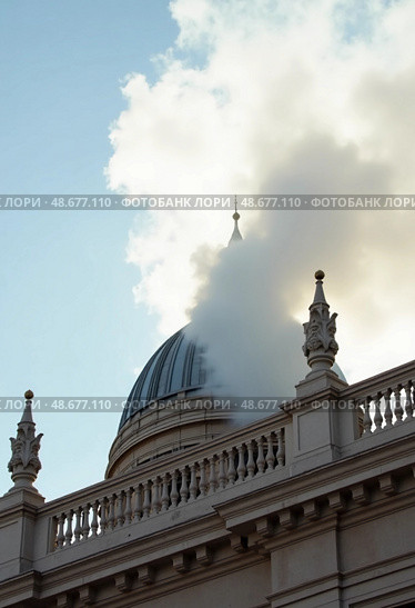 White smoke rises from the dome of the Sistine Chapel during the papal conclave, marking the election of a new pope. Crowds gather below, filled with anticipation and hope Generative AI. Стоковое AI-изображение, AI-художник Юлия Петровская / Фотобанк Лори