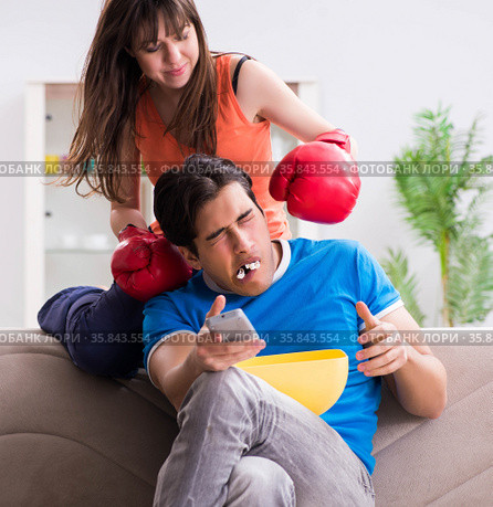 Wife unhappy that husband is watching boxing. Стоковое фото, фотограф Elnur / Фотобанк Лори