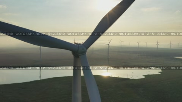 Windmills or wind turbine in morning light. Стоковое видео, видеограф Михаил Коханчиков / Фотобанк Лори