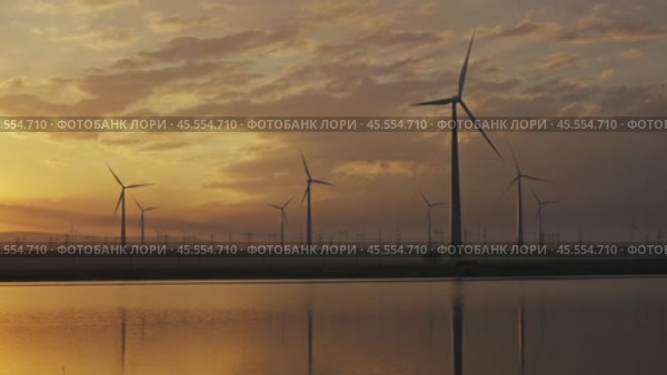 Windmills turbines with sunrise reflection. Стоковое видео, видеограф Михаил Коханчиков / Фотобанк Лори