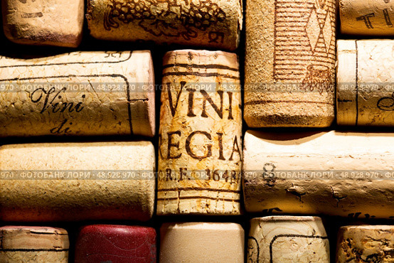 wine corks as background. Стоковое фото, агентство Ingram Publishing / Фотобанк Лори