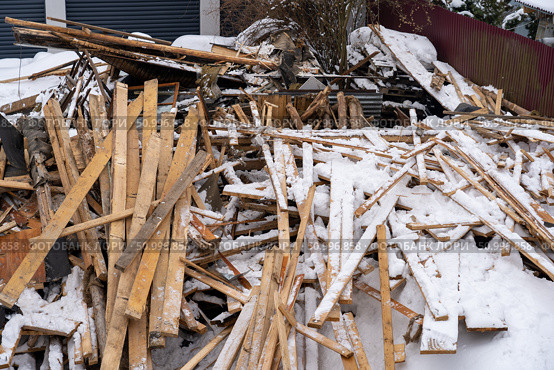 Winter Concept: Heap of snowy construction debris. Стоковое фото, фотограф Данила Большаков / Фотобанк Лори
