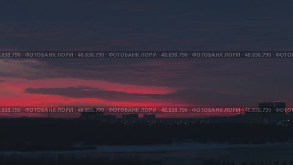 Winter haze over the city. Sunset. Стоковое видео, видеограф Швайгерт Екатерина / Фотобанк Лори