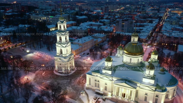 Winter view from a drone in the evening at the Spassky Cathedral in Penza. Стоковое видео, видеограф Яков Филимонов / Фотобанк Лори