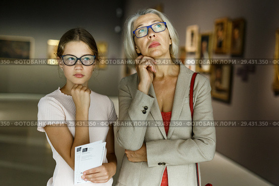 Woman and girl visiting museum. Стоковое фото, фотограф Яков Филимонов / Фотобанк Лори