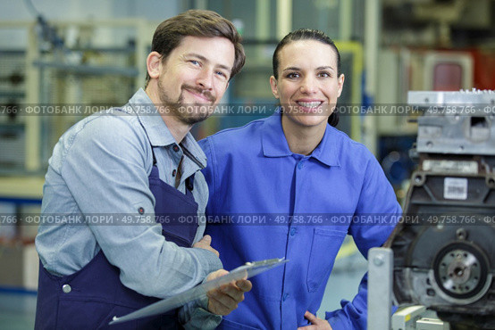 woman and man manufacturing worker posing in factory. Стоковое фото, агентство Ingram Publishing / Фотобанк Лори