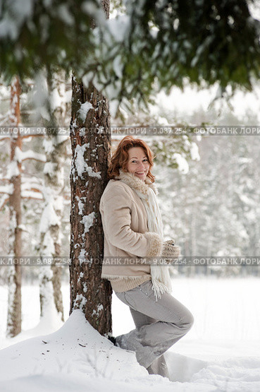 Woman in forest. Стоковое фото, фотограф Roberts Ratuts / PantherMedia / Фотобанк Лори