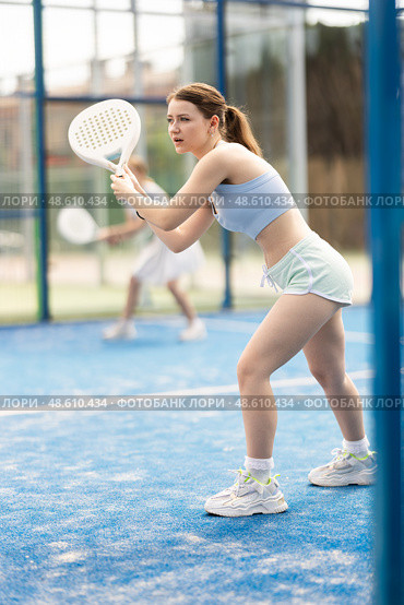 woman participates in a paddle tennis tournament. Стоковое фото, фотограф Яков Филимонов / Фотобанк Лори
