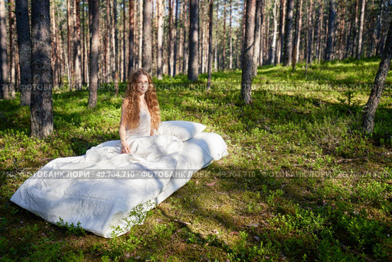 Woman sleeps on a mattress in the summer forest. The girl is resting in nature. Стоковое фото, агентство Ingram Publishing / Фотобанк Лори