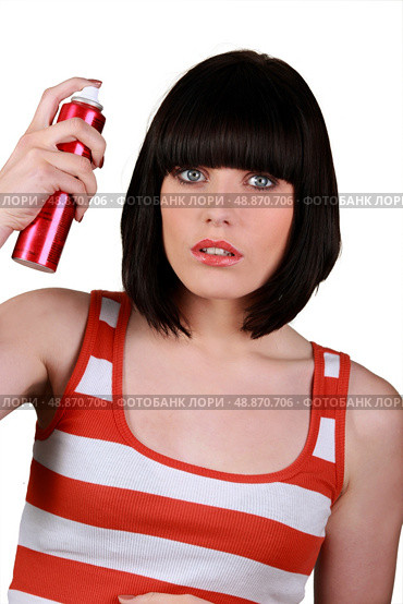 Woman spraying hair lacquer. Стоковое фото, агентство Ingram Publishing / Фотобанк Лори