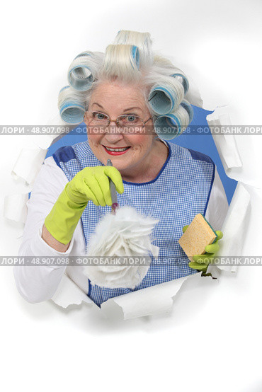 Woman with a feather duster. Стоковое фото, агентство Ingram Publishing / Фотобанк Лори
