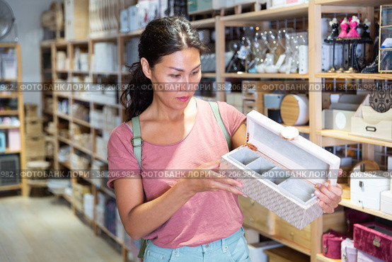 Woman with sundries storage box in store. Стоковое фото, фотограф Яков Филимонов / Фотобанк Лори