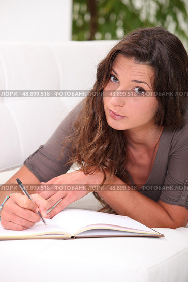 Woman writing in her journal. Стоковое фото, агентство Ingram Publishing / Фотобанк Лори