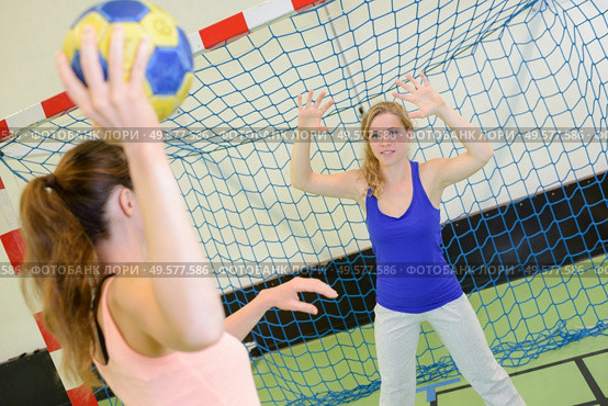women during a game of handball. Стоковое фото, агентство Ingram Publishing / Фотобанк Лори