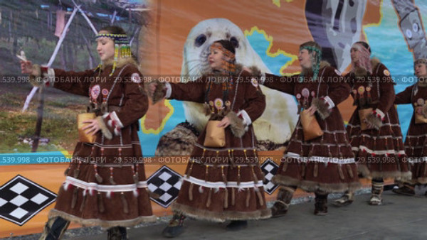 Womens dancing in national clothing indigenous inhabitants Kamchatka (2018 год). Редакционное видео, видеограф А. А. Пирагис / Фотобанк Лори
