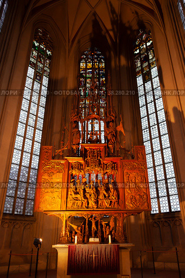 Wooden altar with the image of "Holy Blood", 16th century in the interior of the Church of St. James in Rothenburg ob der Tauber, Bavaria, Germany (2012 год). Редакционное фото, фотограф Наталья Волкова / Фотобанк Лори