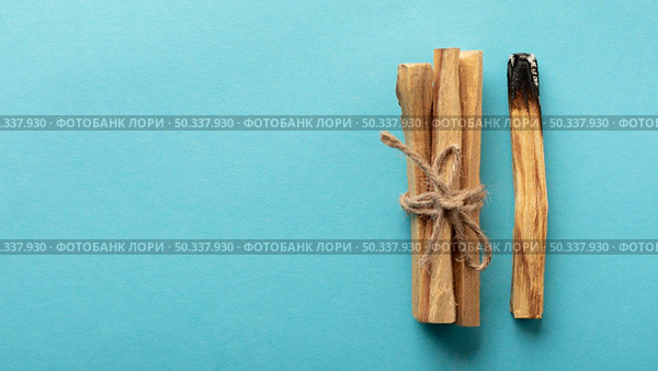 wooden aromatic sticks tied with rope copy space. Стоковое фото, агентство Ingram Publishing / Фотобанк Лори