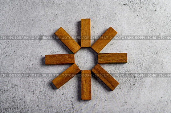 Wooden blocks, used for domino games, Arranged in a circle. Стоковое фото, агентство Ingram Publishing / Фотобанк Лори