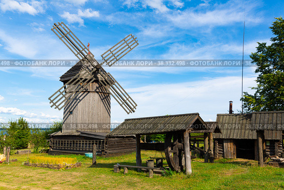 Wooden windmill in Mari Ethnographic Open-Air Museum (2021 год). Редакционное фото, фотограф Яков Филимонов / Фотобанк Лори