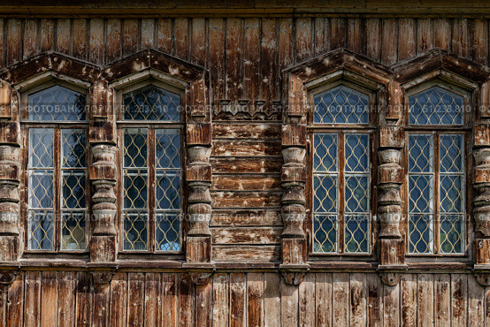 Wooden windows with metal bars in old wooden house. Стоковое фото, фотограф Екатерина Якименко / Фотобанк Лори