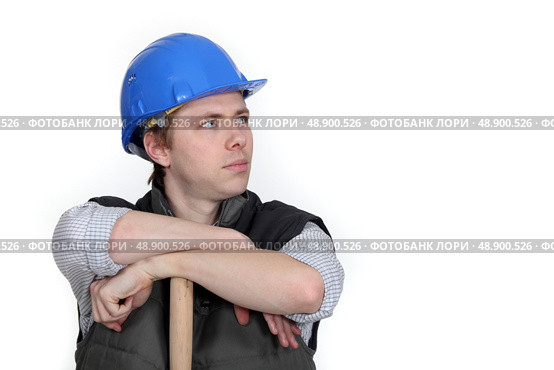 Worker resting on wooden stick. Стоковое фото, агентство Ingram Publishing / Фотобанк Лори