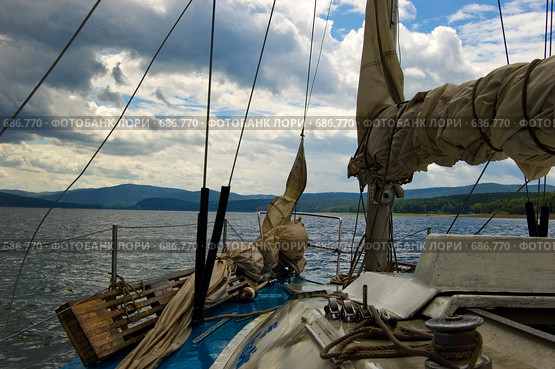 Яхта. Енисей. Красноярское водохранилище. (2008 год). Редакционное фото, фотограф Селигеев Андрей Иванович / Фотобанк Лори