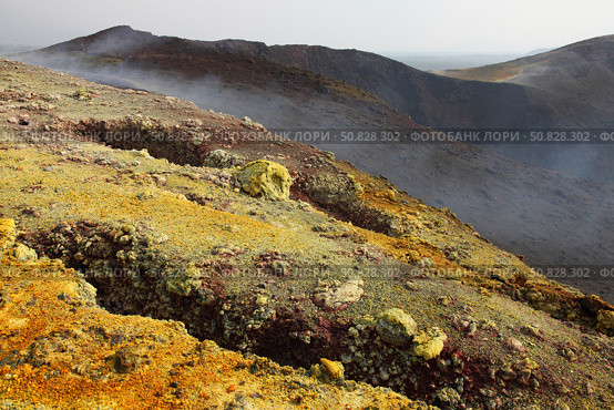 Yellow sulphurous deposits, Nyamuragira Volcano. Стоковое фото, фотограф Richard Roscoe/Stocktrek Images / ТАСС / Фотобанк Лори