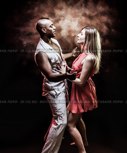 Young and sexy couple dances Caribbean Salsa. Стоковое фото, фотограф Игорь Бородин / Фотобанк Лори