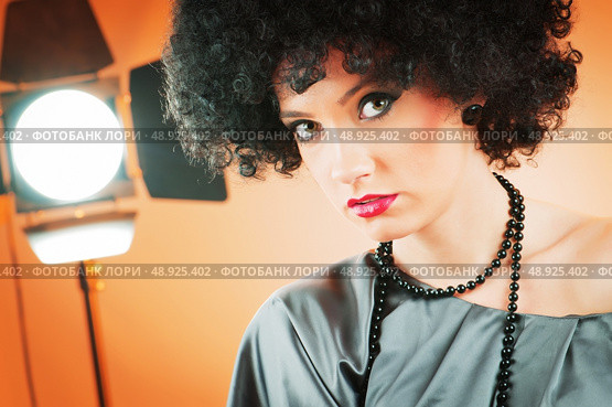 Young attractive girl with afro curly haircut. Стоковое фото, агентство Ingram Publishing / Фотобанк Лори