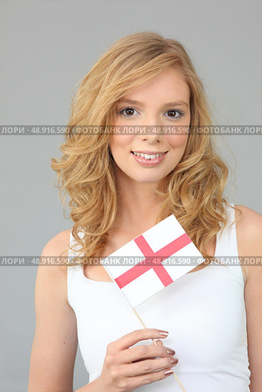 Young blonde with paper. Стоковое фото, агентство Ingram Publishing / Фотобанк Лори