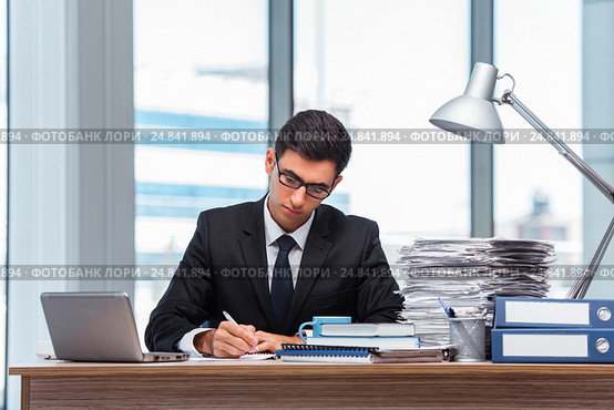 Young businessman working in the office. Стоковое фото, фотограф Elnur / Фотобанк Лори