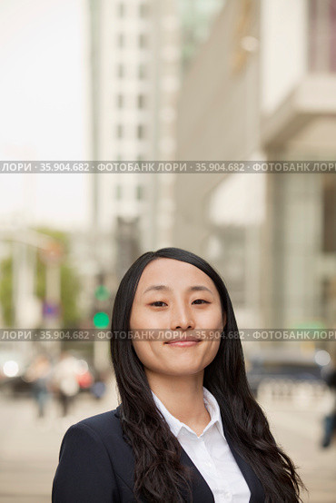 Young Businesswoman  Looking at Camera. Стоковое фото, агентство Ingram Publishing / Фотобанк Лори